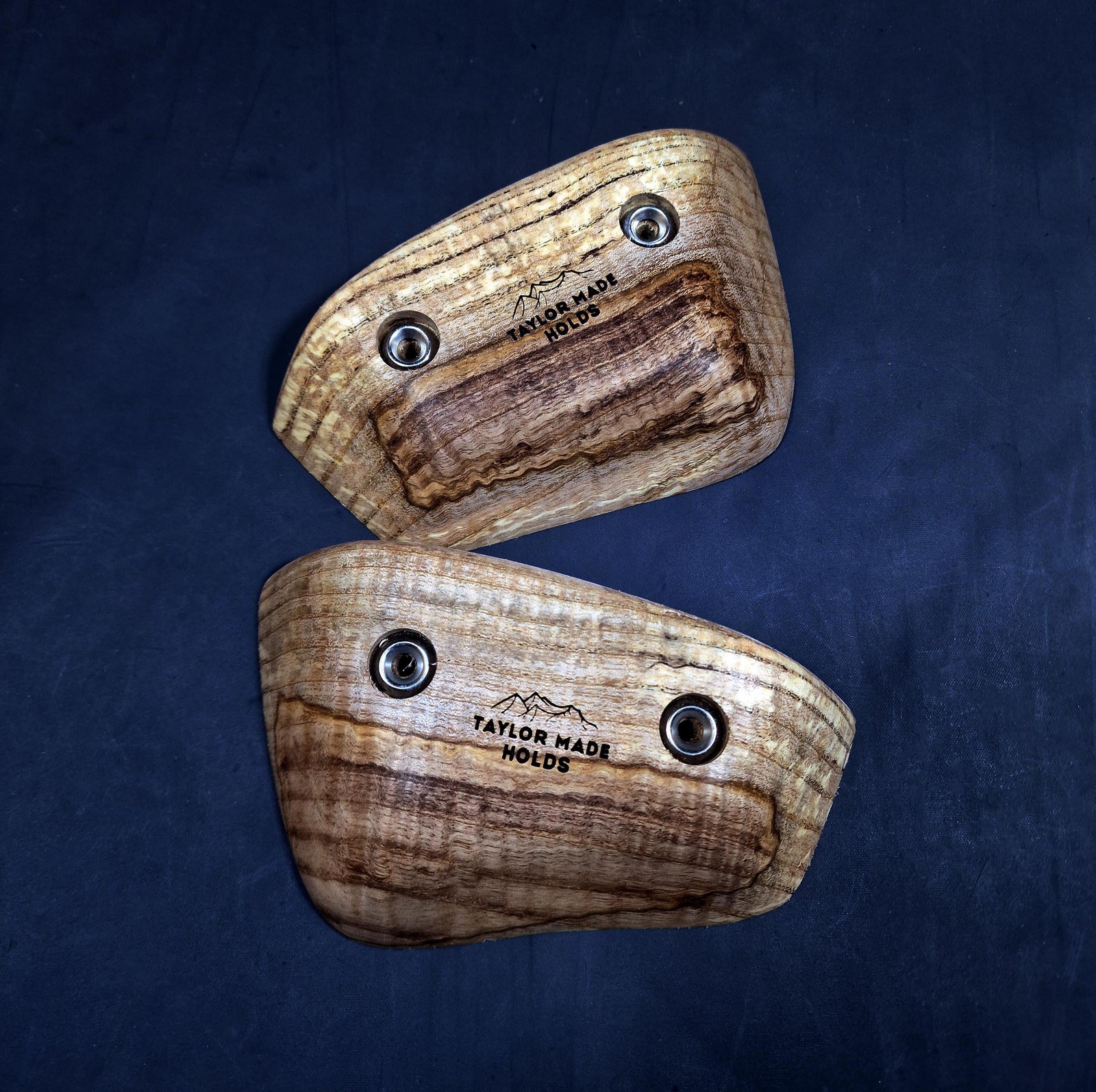 Bloc Crimps in Rippled Ash