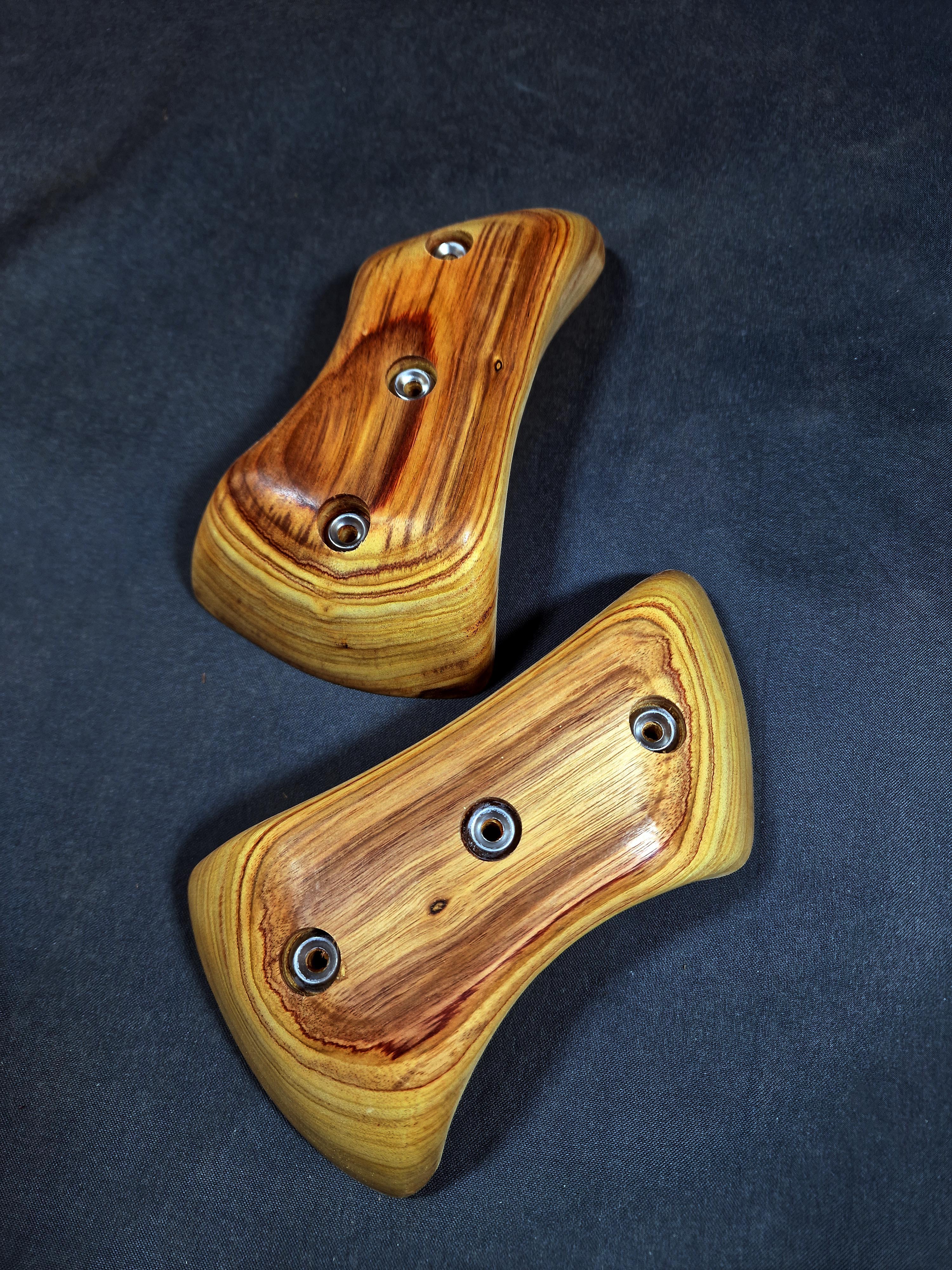Curved Pinches in Canary Wood